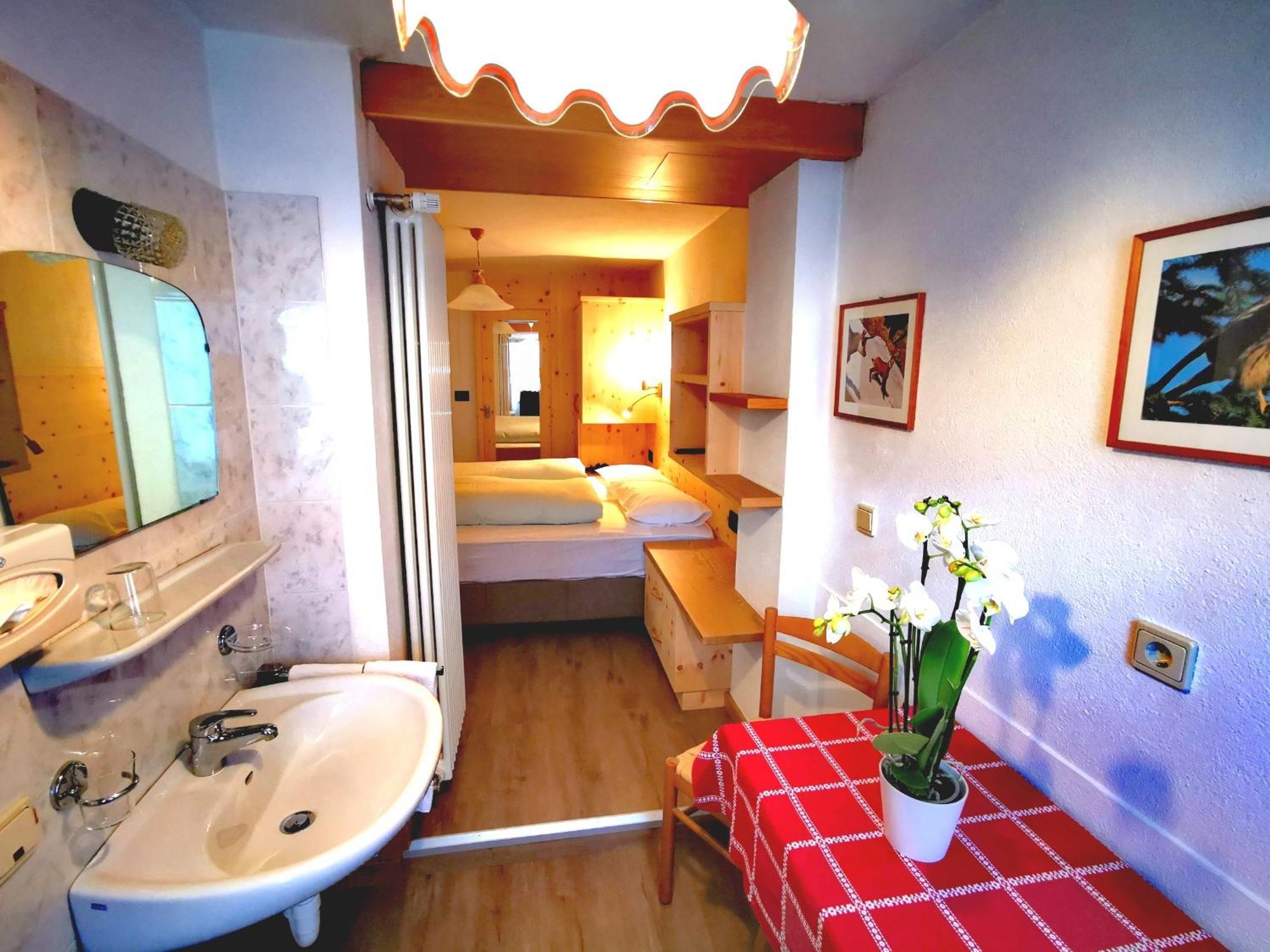 Garni Gabrieli Bed & Breakfast Corvara In Badia Room photo